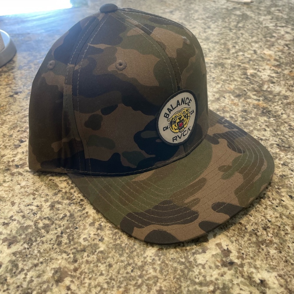 Rvca hat